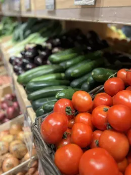 71-biocoop-ephebio-bio-local-fruits-legumes-frais-tomates-accessibles.webp